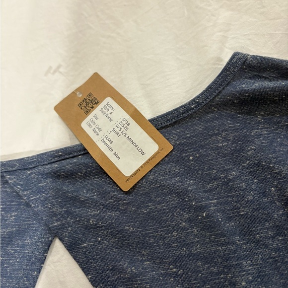 Patagonia Mindflow Short Sleeve Top, small.  NWT - Picture 3 of 3